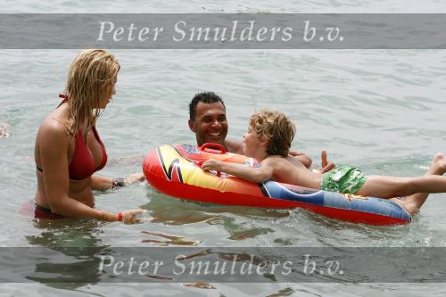 Ibiza 27 juli 2006
Ruud Gullit op vakantie met Estelle Joelle en Maxim op Ibiza.