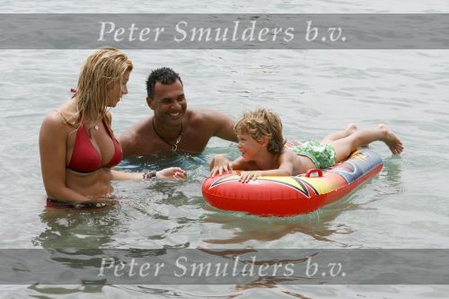 Ibiza 27 juli 2006
Ruud Gullit op vakantie met Estelle Joelle en Maxim op Ibiza.