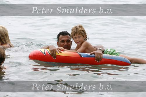Ibiza 27 juli 2006
Ruud Gullit op vakantie met Estelle Joelle en Maxim op Ibiza.