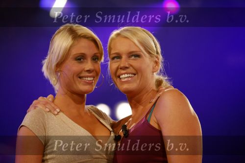 Aalsmeer 18 augustus 2006
Big Brother huis begint weer. alle bewoners vertrekken vanuit de studio naar het BB huis.
Sabrina en Monique