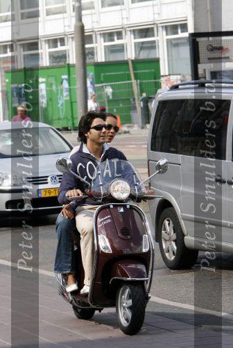 Amsterdam 5 augustus 2006
Sander Lusink met zijn vriendin op vespa scooter