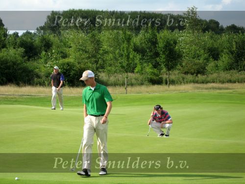 Halfweg, 5 Augustus 2006
Tweede ronde NK Strokeplay Heren op golfbaan 
Sander v duijn met op achtergrond Wouter de Vries en Tim Sluiter