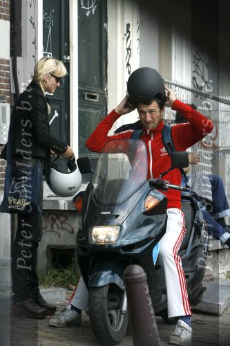 Amsterdam 5 augustus 2006
Sebastiaan labrie met zijn vriendin op scooter