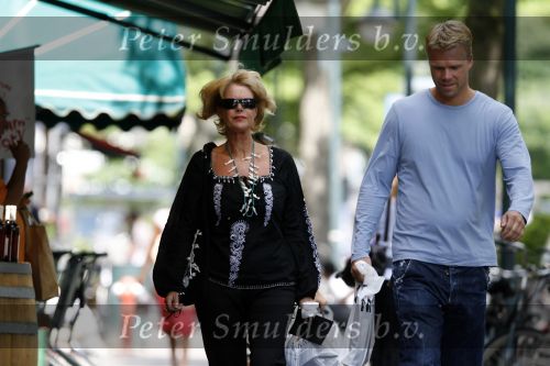 Amsterdam 14 juli 2006
Sheila de vries aan het winkelen met haar zoon.