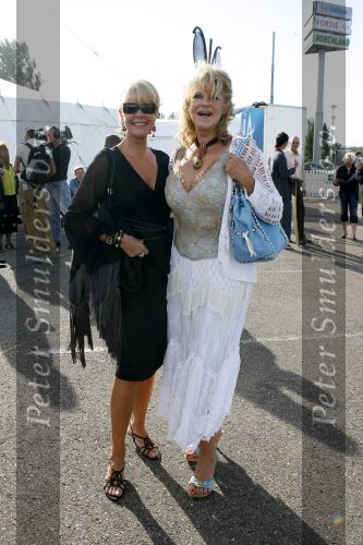 Amsterdam 14 juli 2006
Premiere Cirque du Soleil Alegria.
Astrid Engels en Sheila de Vries