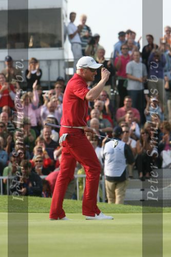 Zandvoort, 13 Augustus 2006 Dutch KLM Open Golf 2006
Kennemer Golfclub
Winnaar Simon Dyson uit Engeland maakt zijn winnende put