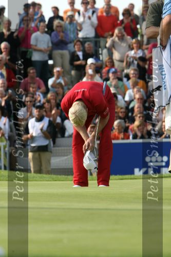 Zandvoort, 13 Augustus 2006 Dutch KLM Open Golf 2006
Kennemer Golfclub
Winnaar Simon Dyson uit Engeland maakt zijn winnende put