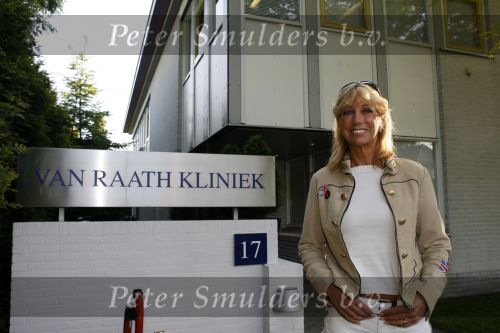 Leusden 8 juni 2006
Sjoukje Smit voor borstvergroting bij kliniek v Raath in Leusden.
Peter Smulders bv