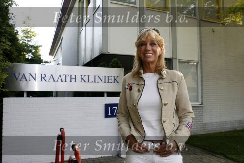 Leusden 8 juni 2006
Sjoukje Smit voor borstvergroting bij kliniek v Raath in Leusden.
Peter Smulders bv