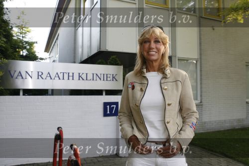 Leusden 8 juni 2006
Sjoukje Smit voor borstvergroting bij kliniek v Raath in Leusden.
Peter Smulders bv