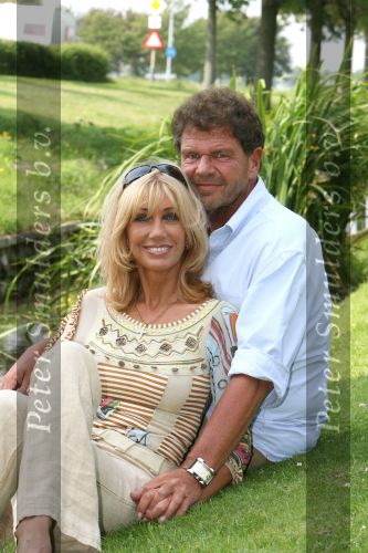 Warmenhuizen, 24 Juni 2006
Sjoukje Smit met haar nieuwe vriend Klaus Metternich
© foto Peter Smulders BV