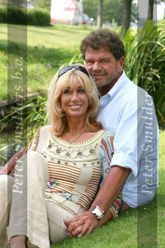 Warmenhuizen, 24 Juni 2006
Sjoukje Smit met haar nieuwe vriend Klaus Metternich
© foto Peter Smulders BV