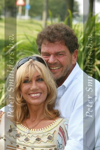 Warmenhuizen, 24 Juni 2006
Sjoukje Smit met haar nieuwe vriend Klaus Metternich
© foto Peter Smulders BV