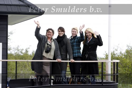 Muiderberg 31 mei 2006
Linda de Mol, Annette Malherbe Tjitske Reidinga  en Susan Visser  (Gooische vrouwen)op woonark in natuurreservaat Naardermeer tegen aanleg A6
Peter Smulders bv