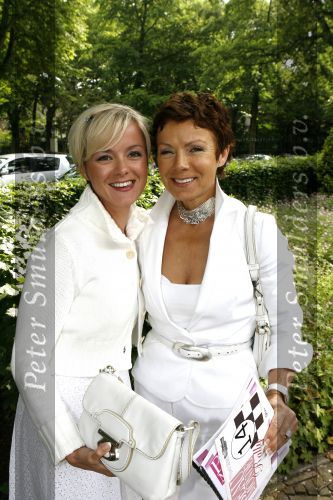 Wassenaar 19 juni 2006
Beau Monde rally met cabrio\'
Suze en Suze Mens
Peter Smulders bv