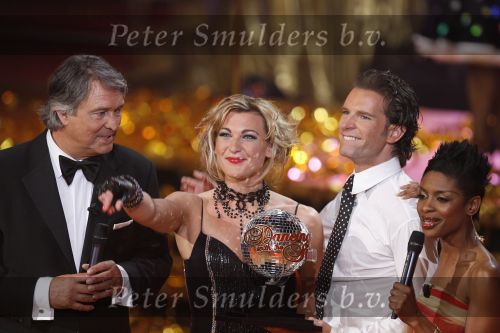 Hilversum 13 mei 2006
Finale Dancing with the stars.
Winnaars Barbara de Loor met danspartner Markus. Ron Brandsteder en Sylvana Simons
Peter Smulders bv