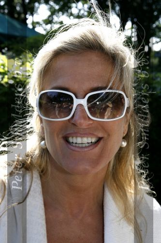 Wassenaar 6 juni 2006
Auberge de Kievit gekozen tot terras van het jaar door talkies.
Sylvie Schmeitz met zonnebril
Peter Smulders bv