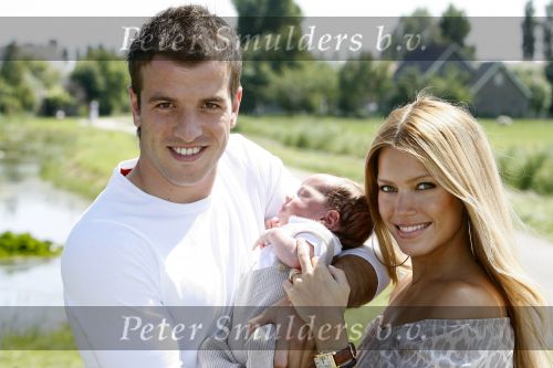 Uitgeest 28 juni 2006
Sylvie v d Vaart met Rafael en hun zoon Damian    
Peter Smulders bv