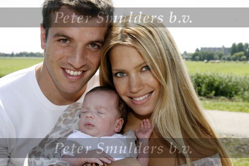 Uitgeest 28 juni 2006
Sylvie v d Vaart met Rafael en hun zoon Damian    
Peter Smulders bv