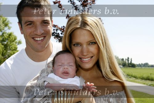 Uitgeest 28 juni 2006
Sylvie v d Vaart met Rafael en hun zoon Damian    
Peter Smulders bv