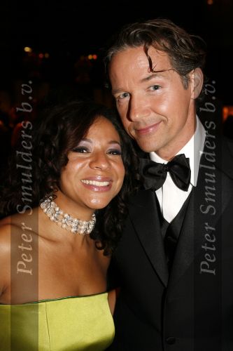 Rotterdam 22 mei 2006
Johnny Kraaykamp musical awards in ahoy.
Thom Hoffman met Nurlaila
Peter Smulders bv