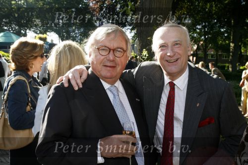 Wassenaar 6 juni 2006
Auberge de Kievit gekozen tot terras van het jaar door talkies.
Thoma s Lepeltak met Graaf Festetics de Tolna
Peter Smulders bv