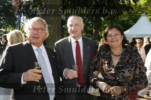Wassenaar 6 juni 2006
Auberge de Kievit gekozen tot terras van het jaar door talkies.
Thoma s Lepeltak met Graaf Festetics de Tolna
Peter Smulders bv