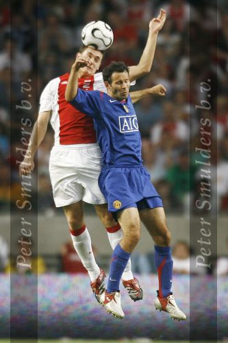 Amsterdam, 5 Augustus 2006
AJAX-Manchester United, eindstand 0-1
Thomas Vermaelen in duel met Giggs
© foto Edwin van Zandvoort