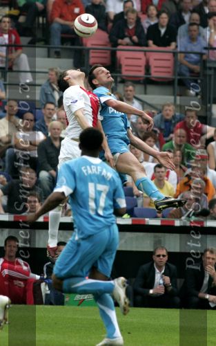 Rotterdam, 7 Mei 2006
Feyenoord stadion Gatorade Cup (KNVB-beker ) Seizoen 2005/2006
AJAX-PSV, eindstand 2-1
Thomas Vermaelen in duel Jan Vennegoor of Hesselink