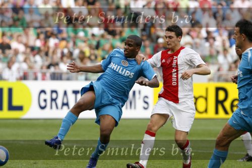 Amsterdam 13 augustus 2006
AJAX-PSV 3-1 om de Johan Cruyffschaal in de arena.
Thomas Vermaelen en Jefferson Farfan
Peter Smulders bv