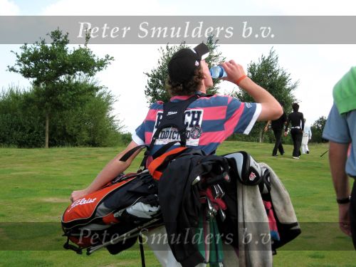Halfweg, 5 Augustus 2006
Tweede ronde NK Strokeplay Heren op golfbaan 
Tim Sluiter, veel drinken en eten tijdens een rondje