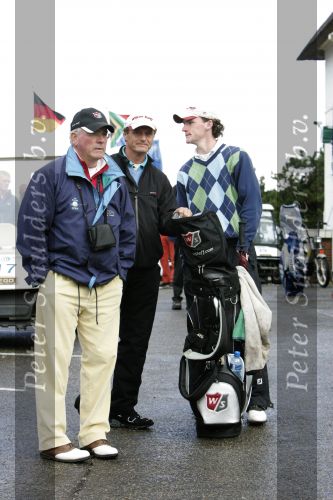 Zandvoort, 10 Augustus 2006
1e dag Dutch KLM Open golf 2006
Tim Sluiter ( Beste amateur ) met zijn caddy en vader