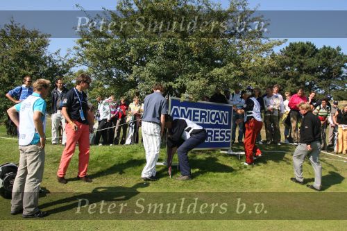 Zandvoort, 13 Augustus 2006
Finaledag Dutch KLM Open golf 2006
Tim Sluiter ( Beste amateur ) een reklamebord moest wijken