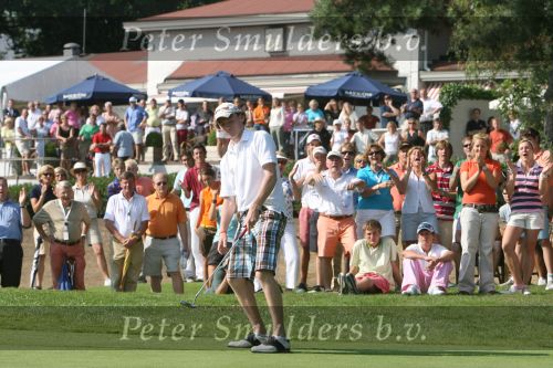 Molenschot, 22 Juli 2006
Golfclub Toxandria, Internationaal Golftoernooi Riverwoods 
Winnaar Tim Sluiter op de green van hole 18 maakt zijn birdieput