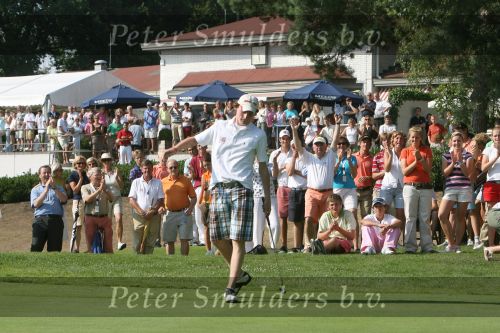Molenschot, 22 Juli 2006
Golfclub Toxandria, Internationaal Golftoernooi Riverwoods 
Winnaar Tim Sluiter op de green van hole 18 maakt zijn birdieput