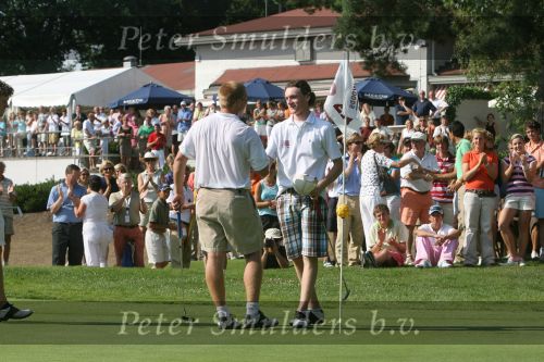 Molenschot, 22 Juli 2006
Golfclub Toxandria, Internationaal Golftoernooi Riverwoods 
Winnaar Tim Sluiter op de green van hole 18 maakt zijn birdieput