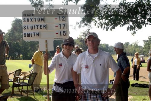 Molenschot, 22 Juli 2006
Golfclub Toxandria, Internationaal Golftoernooi Riverwoods 
Winnaar Tim Sluiter op de green van hole 18 bij het scorebord met - 17