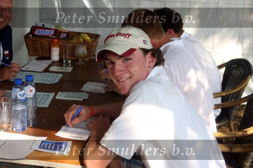 Molenschot, 22 Juli 2006
Golfclub Toxandria, Internationaal Golftoernooi Riverwoods 
Winnaar Tim Sluiter tekent zijn scorekaart