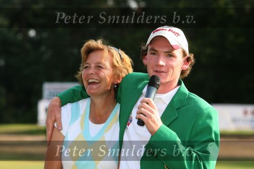 Molenschot, 22 Juli 2006
Golfclub Toxandria, Internationaal Golftoernooi Riverwoods 
Winnaar Tim Sluiter samen met Bernardine de Vries Sluijter (Voorzitter van organisatie)