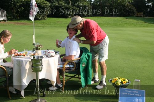 Molenschot, 22 Juli 2006
Golfclub Toxandria, Internationaal Golftoernooi Riverwoods 
Winnaar Tim Sluiter op de green van hole 18 wordt door zijn opa gefeliciteerd