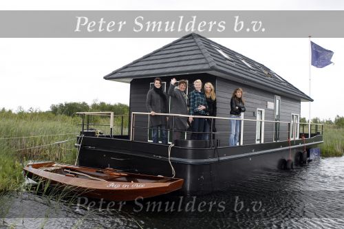 Muiderberg 31 mei 2006
Linda de Mol, Annette Malherbe Tjitske Reidinga  en Susan Visser  (Gooische vrouwen)op woonark in natuurreservaat Naardermeer tegen aanleg A6
Peter Smulders bv