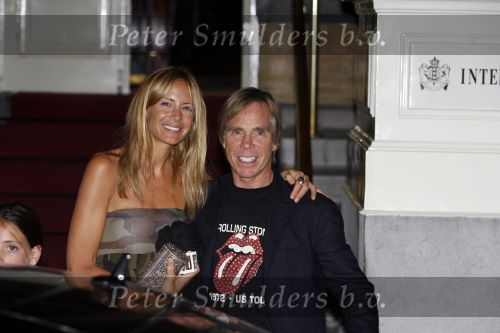 Amsterdam 31 juli 2006
Tommy Hilfiger met zijn vriendin en dochter vertrekken bij het amstel hotel.