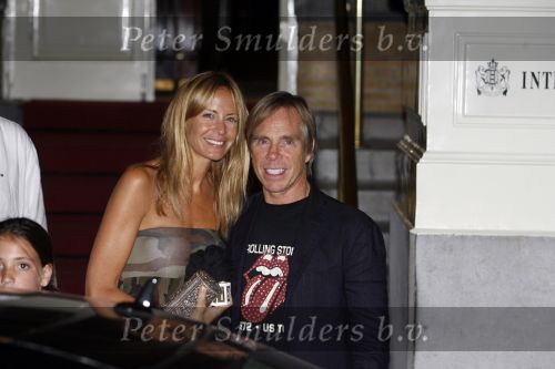 Amsterdam 31 juli 2006
Tommy Hilfiger met zijn vriendin en dochter vertrekken bij het amstel hotel.