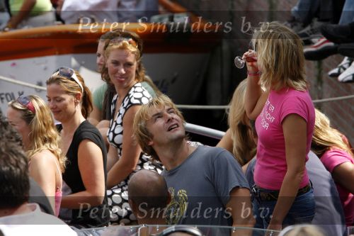 Amsterdam 5 augustus 2006
Gay parade in amsterdam.
Viktor Reinier en Gallyon v Vessem op een boot