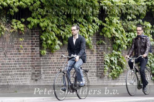Amsterdam 16 mei 2006
Viktor en Rolf op de fiets
Pedter Smulders bv