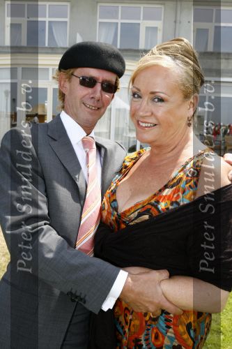 Noordwijk 20 juni 2006
Society lunch in huis ter duin.
Viola Holt met man Peter
Peter Smulders bv