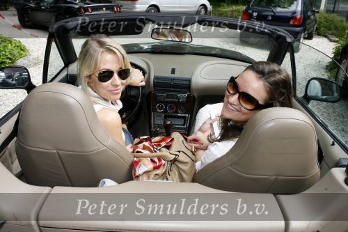 Wassenaar 19 juni 2006
Beau Monde rally met cabrio\'s.
Vivian Reys en Lieke v Lexmond
Peter Smulders bv