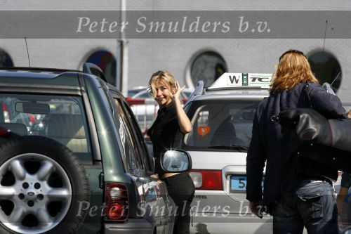Schiphol 13 augustus 2006
Wendy v Dijk brengt Chris Zegers en zijn broer naar Schiphol.