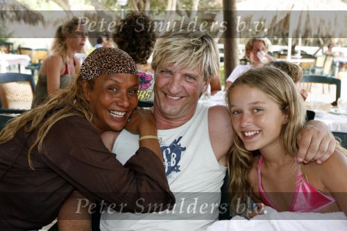 Ibiza 27 juli 2006
 Wim Kieft met dochter en Patty Brard   op Ibiza.