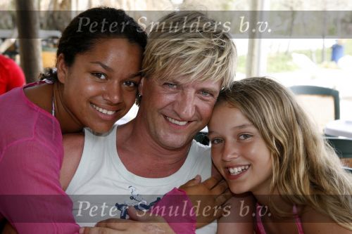 Ibiza 27 juli 2006
 Wim Kieft met dochters op Ibiza.   
Peter Smulders bv